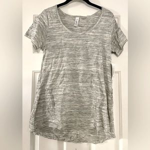 LuLaRoe women’s M Classic Tee!